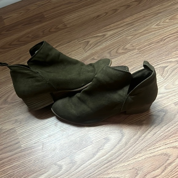 Hunter green booties - Picture 1 of 1